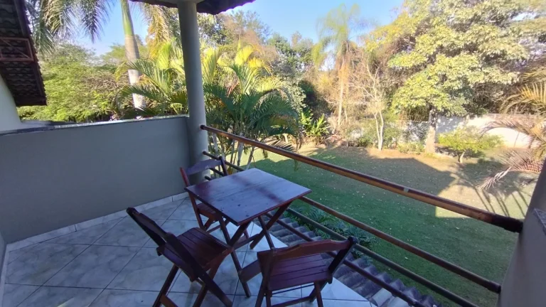 Imagem Linda casa com 03 suítes em terreno que dispõe de 2.131m² Condomínio Residencial Village da Serra!