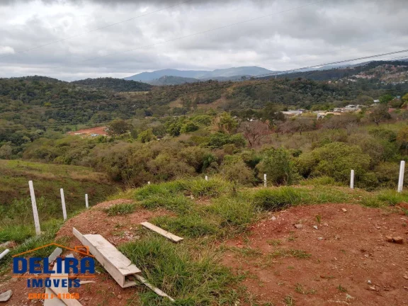 Imagem Linda Casa à Venda - Seu Novo Lar com Vista para a Natureza!