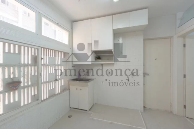 Imagem Apartamento reformado com 230m² em Higienópolis, 3 quartos (1 suíte) e 2 vagas.