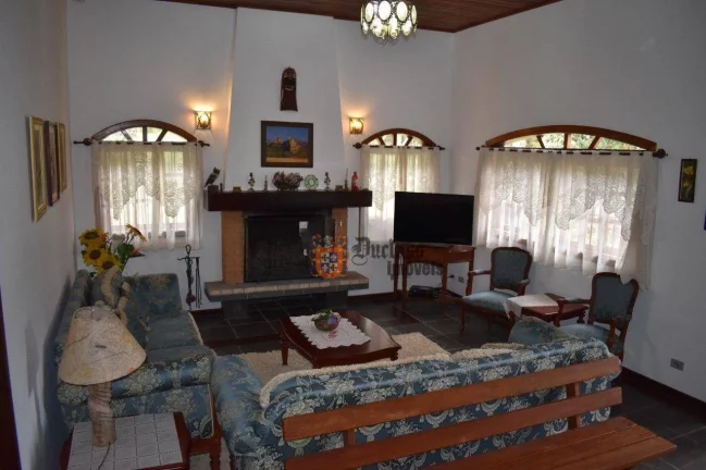 Imagem Casa com 3 dormitórios à venda, 292 m² por R$ 1.500.000 - Vila Inglesa - Campos do Jordão/SP