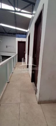 Imagem Aluga-se Galpão Fantástico 245m², Vão Livre, 3 portas, 2 Banheiros, Cozinha, Mezanino 45mts, no Jardim Itapeva, Mauá-SP