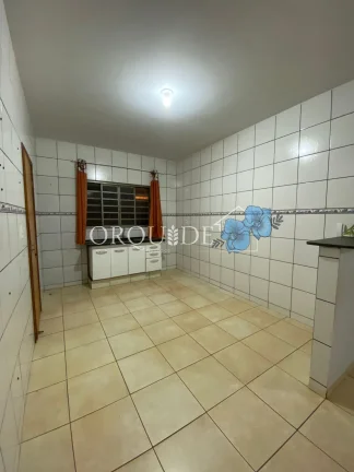 Imagem Espetacular casa à venda no Setor Central de Rio Verde-GO: 4 quartos, 1 suíte, 3 sala, 3 banheiros, 2 vagas de garagem!