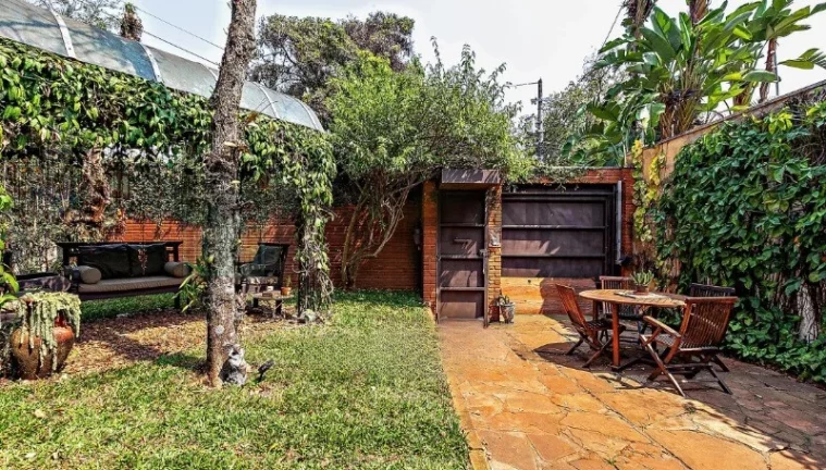 Imagem Casa estilo Farm House para Locação no Jardim Paulista - São Paulo-SP: 3 Quartos, 1 Suíte, 4 Salas, 4 Banheiros, 2 Vagas, 223m².