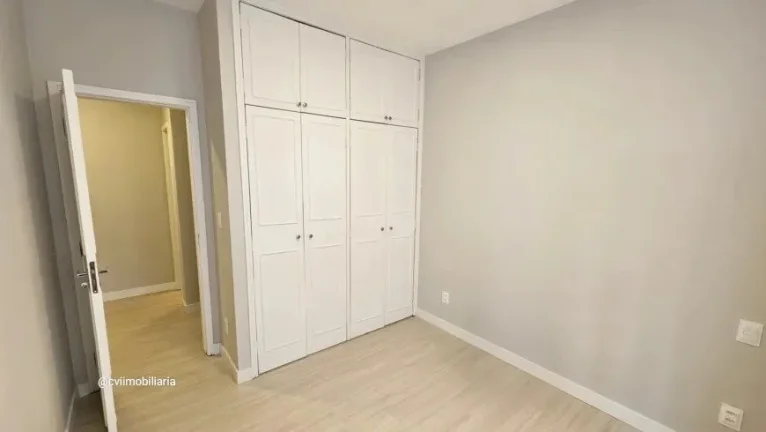 Imagem Apartamento totalmente reformado com grande área privativa.
? Área total de 220m², sendo 153m² i...