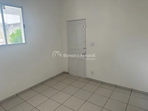 Imagem Casa para locação no bairro Taquaral em Campinas/SP. Na parte superior, living para 2 ambientes, 3...