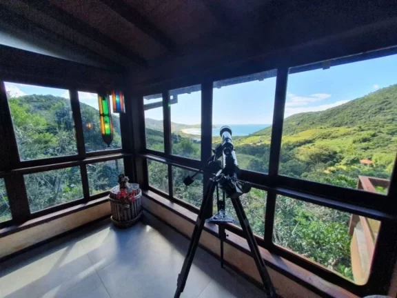 Imagem Casa à venda em Garopaba-SC, Praia da Silveira: 4 quartos, 2 salas, 2 banheiros, 3 vagas, 200m². Imperdível!