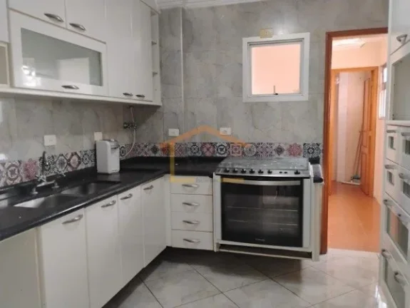 Imagem Apto semi mobiliado, 3 dormitórios, com armários, sendo 1 suíte, sala 2 ambientes, sacada, 3 banh...