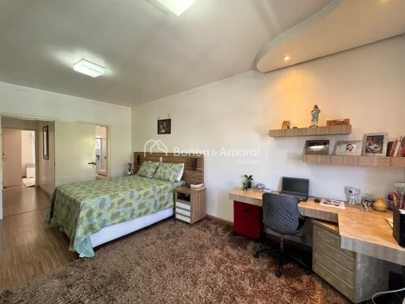 Imagem Imagine uma residência impecável em um condomínio de Valinhos, projetada para oferecer conforto e...