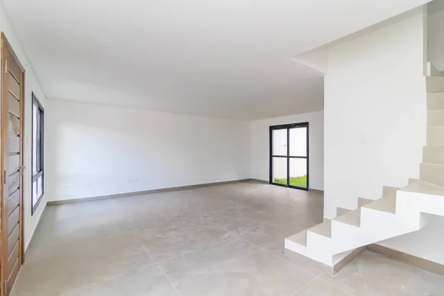 Imagem Sobrado 01 Novo no Xaxim de frente para Rua - R$634 MIL