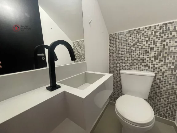 Imagem SOBRADO COM 3 DORMITÓRIOS, SENDO 3 SUÍTES, EM CONDOMÍNIO FECHADO NA VILA EMA. 161 METROS, 3 VAGAS DE GARAGEM.