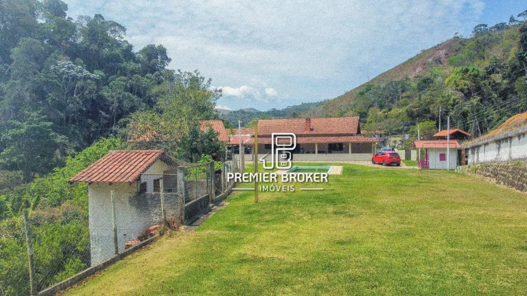 Casa com 4 dormitórios à venda, 490 m² por R$ 1.300.000,00 - Pessegueiros - Teresópolis/RJ