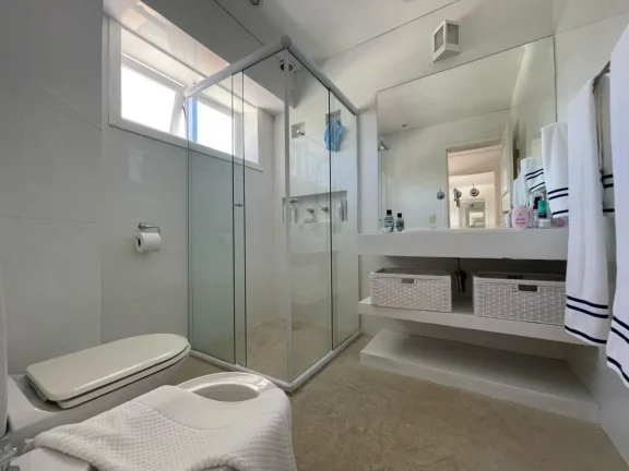 Imagem Casa única na Riviera de São Lourenço: Módulo 5: 6 quartos, 6 suítes. Pé na areia frontal, vista para o mar e amplo espaço gourmet.