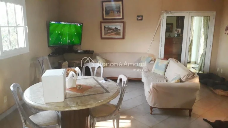 Imagem Localizada na Alameda principal do Clube, com acesso pela Portaria 1 e próxima à área administrat...