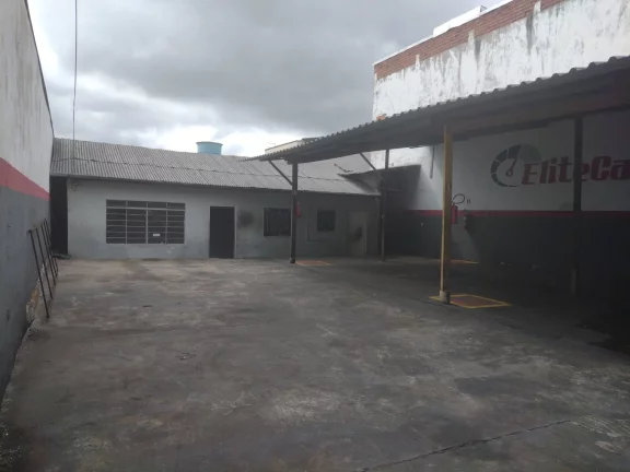 Imagem CASA COM ESPAÇO COBERTO IDEAL PARA OFICINA MECÂNICA