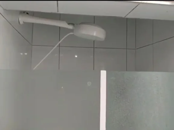 Imagem Excelente apartamento, bem ventilado, 1 dormitório com piso laminado, living para 2 ambientes, banh...
