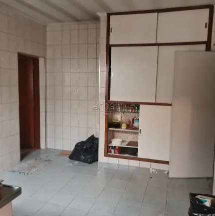 Imagem Esta espaçosa casa de 381 metros quadrados é ideal para uso residencial e comercial, situada em um...