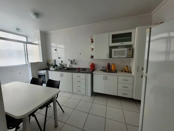 Imagem PITANGUEIRAS – UMA QUADRA DA PRAIA, MARAVILHOSO APARTAMENTO TOTALMENTE REFORMADO, GARAGEM NO PRÉDIO, LOCALIZAÇÃO PRIVILEGIADA.