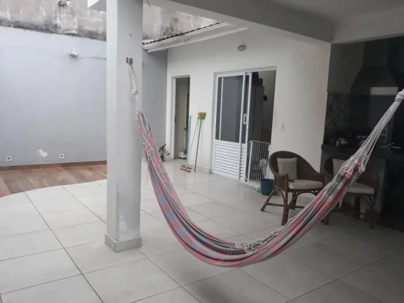 Imagem Casa Espaçosa com 3 Dormitórios e Área Gourmet em Jardim Independência
