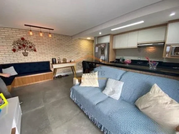 Imagem Apartamento com 82 m² de área útil, 3 dormitórios sendo 1 suíte, piso de madeira nos dormitóri...