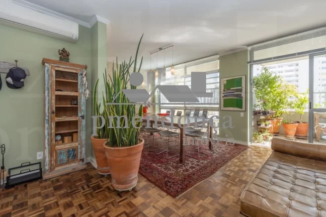 Imagem Apartamento reformado na Av Higienópolis com 3 quartos ( 1 suíte ) e 2 vagas, 219m³