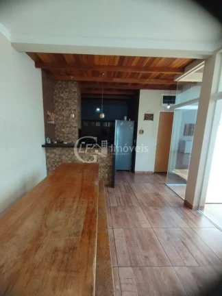 Imagem Casa à venda em Campo Grande-MS, bairro Panorama: 2 quartos, 1 suíte, 3 salas, 2 banheiros, 4 vagas de garagem, 266m².