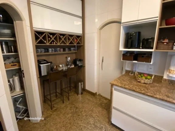 Imagem Excelente apartamento 4 quartos, finamente decorado, com 160mts, em ótima localização!
Ao Lado de...