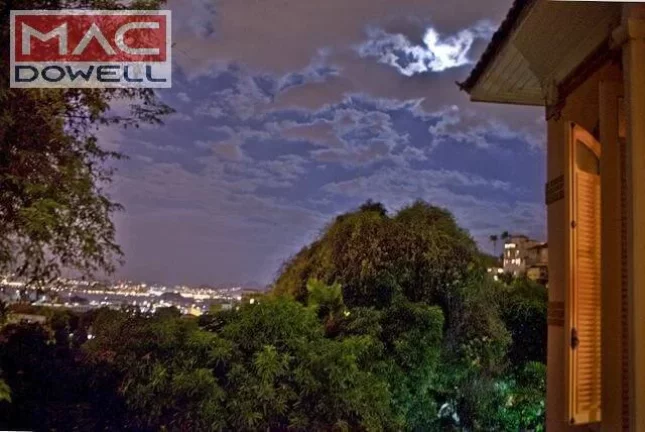 Imagem Casa histórica 450 m² / 4 Quartos - Venda / Locação - Santa Teresa/RJ