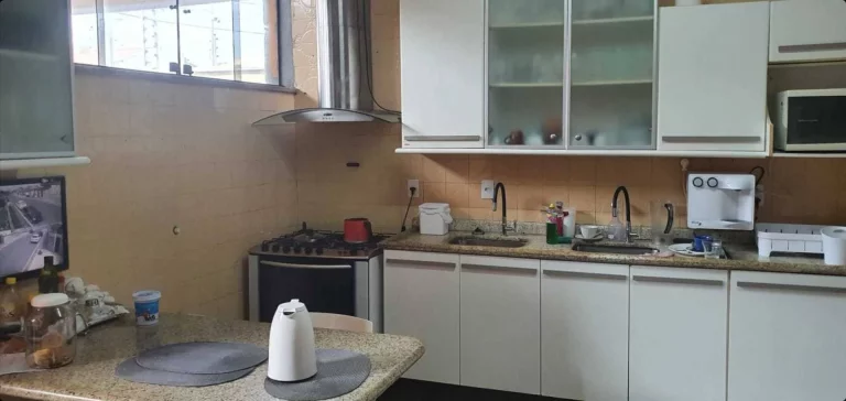 Imagem Casa à venda em rua pública no bairro Coroa do Meio