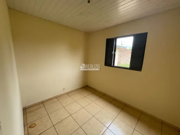 Imagem Casa à venda no Jardim Copacabana, Uberaba - 2 dormitórios e 2 garagens cobertas