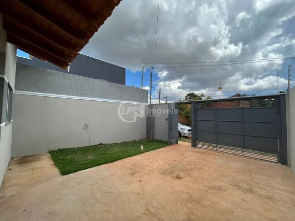 Imagem Ampla casa nova - 1 suíte e 2 quartos