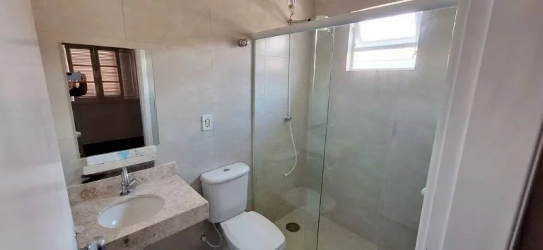 Imagem CASA LADO LINHA COM PISCINA EM DOIS LOTES