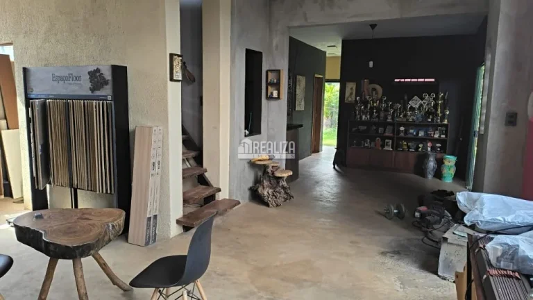 Imagem Casa à venda em Uberaba - 3 dormitórios, móveis planejados e quintal com grama!