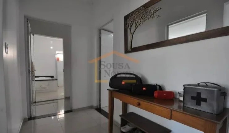Imagem Sobrado com 250 m². O imóvel possui 3 dormitórios, sendo 3 suítes, totalizando 5 banheiros, alé...
