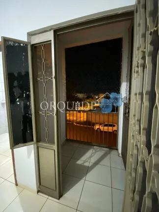 Imagem Espetacular casa à venda no Setor Central de Rio Verde-GO: 4 quartos, 1 suíte, 3 sala, 3 banheiros, 2 vagas de garagem!