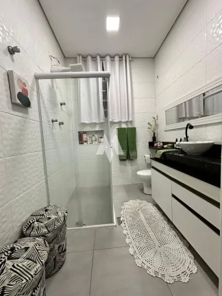 Imagem Casa bem localizada á venda em Santos