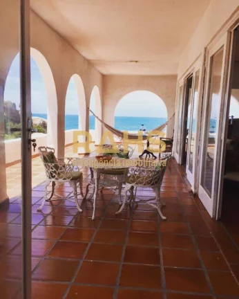 Imagem Linda casa estilo mediterrâneo no litoral de Santa Catarina. Situada na Praia Grande em São Franci...