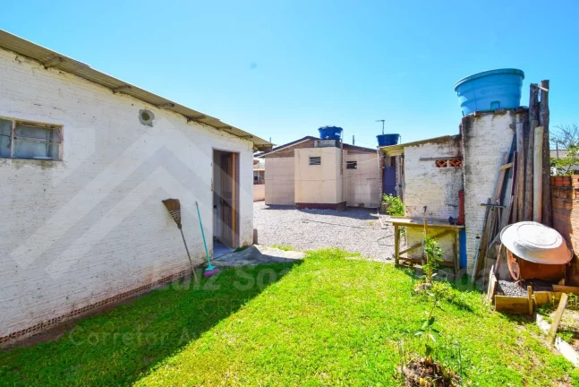 Imagem Casa de alvenaria com 4 Dormitórios a 50m da Lagoa dos Freitas - BalneárioRincão/SC