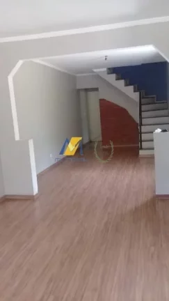 Imagem Sobrado à Venda com 100m², 3 dormitórios, 1 suíte, 1 sala e 3 vagas!!!