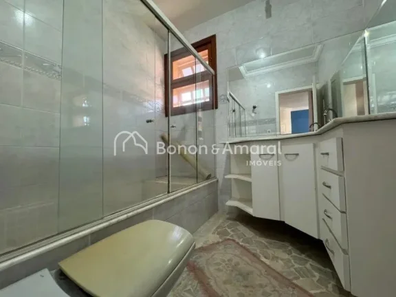 Imagem Casa charmosa e aconchegante com ambientes bem distribuídos, oferecendo hall de entrada com lavabo,...