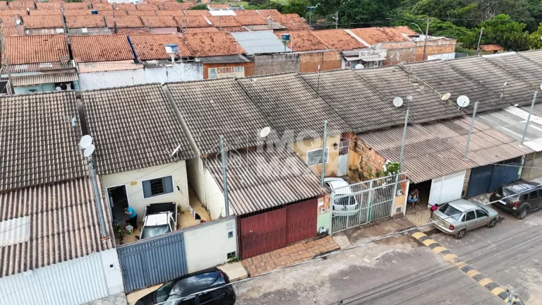 Imagem Carla Nunes - CRECI 31697- (61) 99123-8436 Vende Casa no Residencial Betel em Valparaíso - Com 2 Dormitórios, 125m², R$100.000
