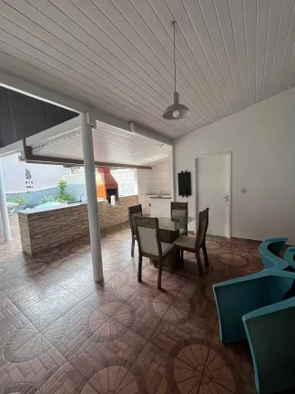 Imagem Casa com 3 dormitórios e 3 vagas de garagem - Ubatuba | São Francisco do Sul/SC