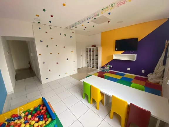 Imagem URGENTE!!! Apartamento ao lado do metro Tatuapé em andar alto, varanda e vista livre para sempre.