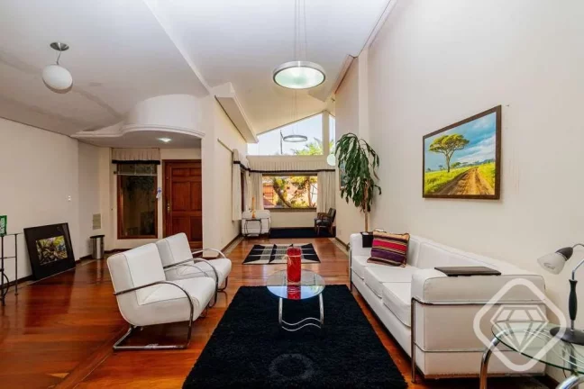 Imagem Casa ampla na Tristeza com terreno generoso e duas construções independentes.

Esta propriedade of...