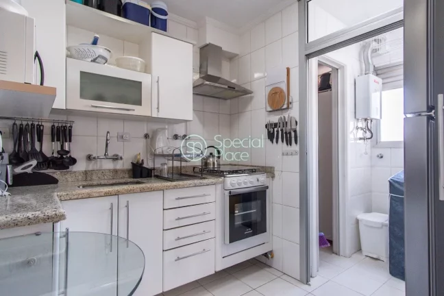 Imagem Excelente apartamento com 78m², andar alto, vista livre, 3 dormitórios, sendo uma suíte, living c...
