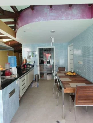 Imagem Casa de Alto Padrão em Lauro de Freitas,,com 5 Suites, piscina, Jardim,4 Vagas de Garagem