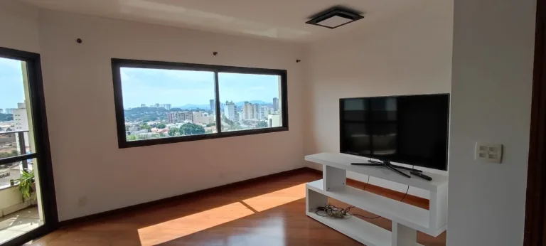 Imagem Cobertura 246M², 3Q, 3 Suítes, Sala bem ventilada, 4 Banheiros, 3 Vagas, Depósito, Churrasqueira, Piscina, Split, Salão de festas, Playground, Jardim.