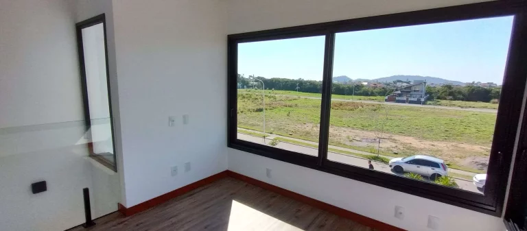 Imagem Casa à Venda, Lindo Sobrado Geminado, 03 Suítes, 163 m2, Financiável, no Jardim Campeche, Florianópolis/SC