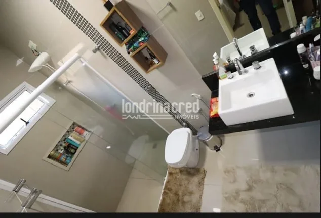 Imagem Casa à venda no Jardim Neman Sahyun em Londrina com 3 quartos, 1 suíte, 4 vagas de garagem, 140 m² de área útil , ótima oportunidade agora!