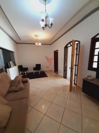 Imagem Casa ideal para quem gosta de aproveitar áreas externas . Beira Rio, Guaratinguetá