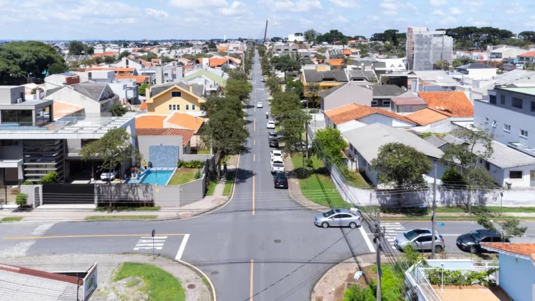 Imagem Terreno de esquina com 660 m² á venda por R$ 1.500.000 - Jardim das Américas - Curitiba/PR